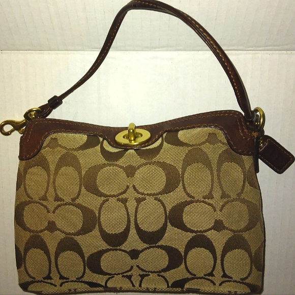 ☆Fabulous EUC COACH Signature Large Capacity Turnlock Baguette/Wristlet ☆ - Picture 15 of 16